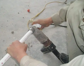 盐湖漏水维修电话